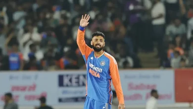 AUS vs IND | Twitter in splits as SKY and Varun's genius pressurizing tactics break down smirking David