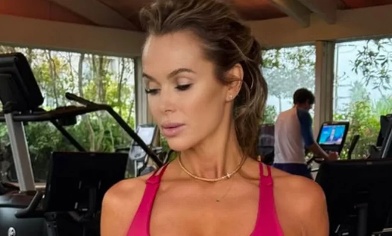 Amanda Holden wows in sports bra as she hits the gym to beat 'jet lag'