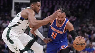 Antetokounmpo scores 37, Rollins adds 25 in Bucks’ 121-111 victory over Knicks