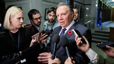 « Appelez 1-800 Doug Ford » | Legault accuse Ford de lui « tirer dans le dos »