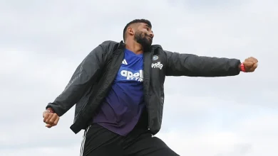 Australia bowl first, leave out Abbott; India pick three spinners