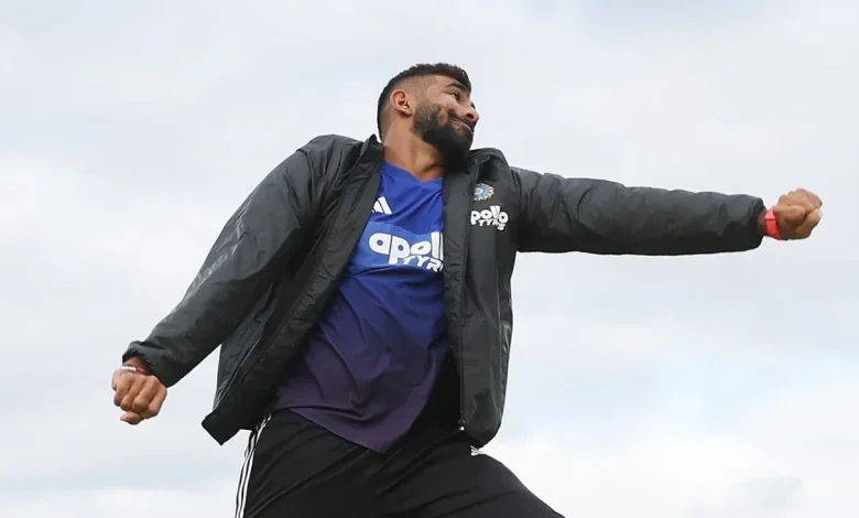 Australia bowl first, leave out Abbott; India pick three spinners