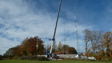 Baden-Württemberg: Nach Blitzeinschlag: Neuer Sendemast wird in Berg aufgebaut