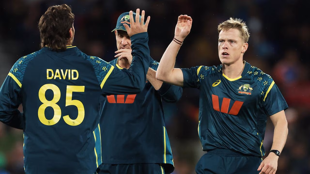 Bumper crowd expected for MCG T20 as Aussies battle reigning world champs — LIVE