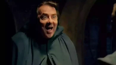 Celebrity Traitors Jonathan Ross' manhood 'so big two sparrows could sit on it'