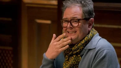 Celebrity Traitors star Alan Carr issues four-word 'plea' to Amanda Holden