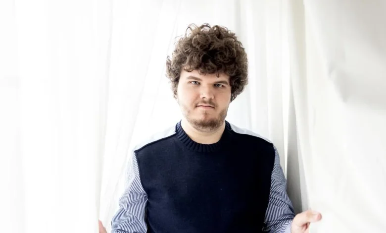 Commentary: Friends of this L.A. teen will soon find out his big secret: He's co-starring in 'Bugonia'