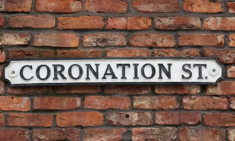 Coronation Street cast rush to support co-star after devastating death statement