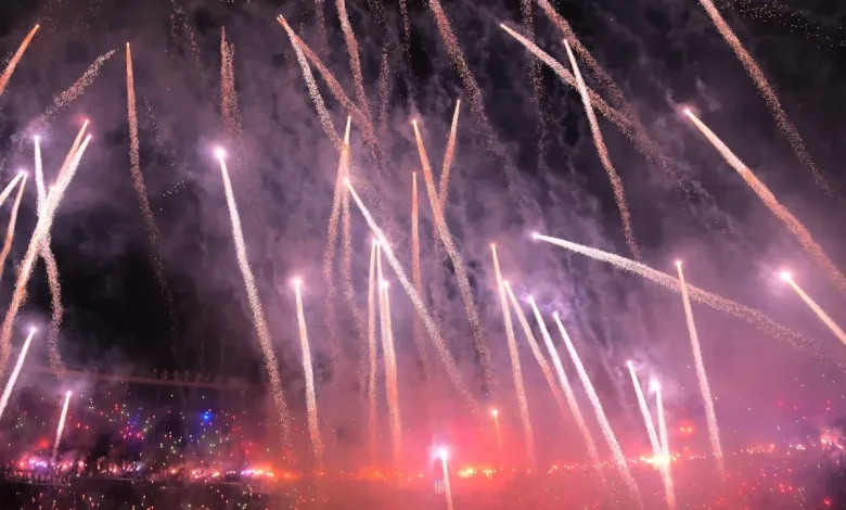 Fogos da torcida do Racing causam fumaça densa e adiam início de Racing x Flamengo em Avellaneda