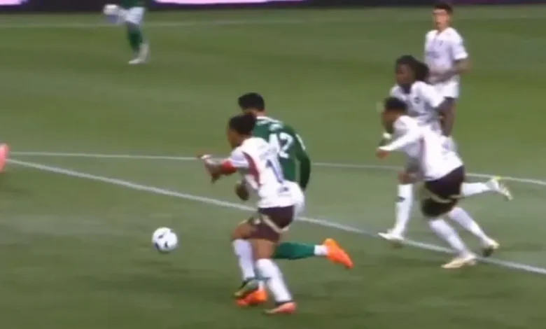 Foi pênalti? Veja lance polêmico em Palmeiras x LDU pela Libertadores