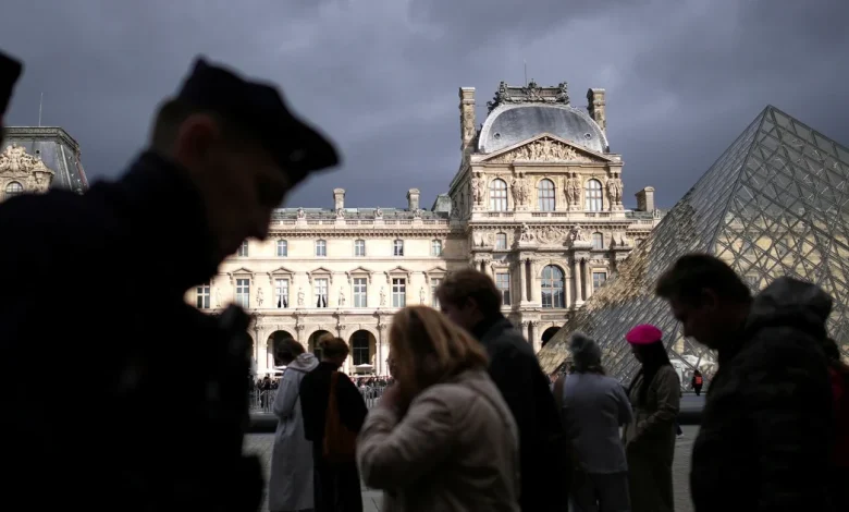 Former delivery drivers 'partially' confess to Louvre jewel heist