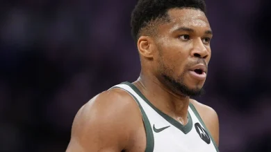 Giannis scratched late vs. Warriors with sore knee