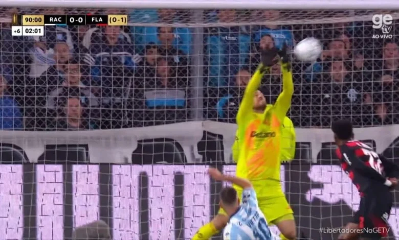 Goleiro Rossi salva Flamengo com defesaça decisiva em cabeçada de Vietto aos 46′ do 2T