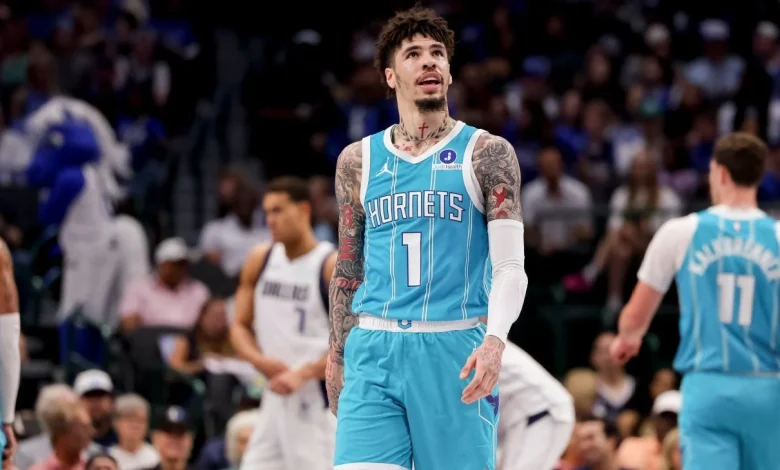 Hornets' Ball fined $35K for flipping off ref in loss