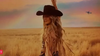 “Is She Alive?” – Lainey Wilson’s funny story from Miranda Lambert’s Ranch stay