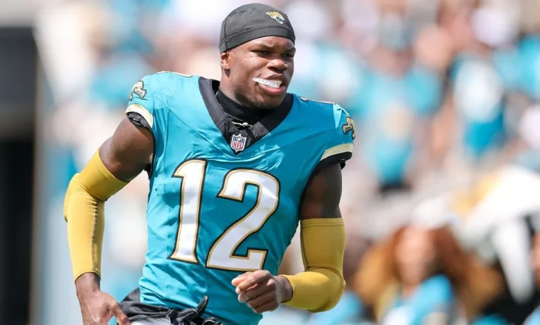 Jaguars placing two-way rookie Hunter on IR