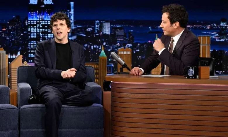 Jimmy Fallon Suspects Jesse Eisenberg Did Louvre Heist in New Clip