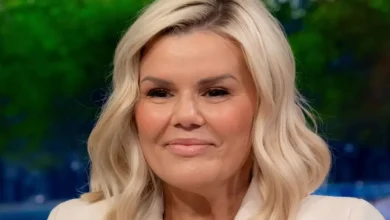 Kerry Katona shocks crowd at live show as she reveals kiss with Robbie Williams