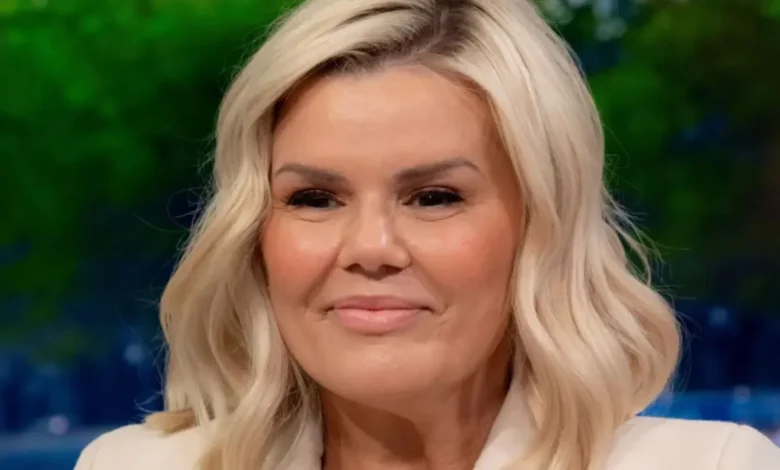 Kerry Katona shocks crowd at live show as she reveals kiss with Robbie Williams