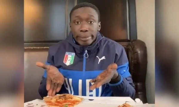 Khaby Lame non è morto: l’influencer di Chivasso vittima di una clamorosa bufala che ha fatto il giro del mondo