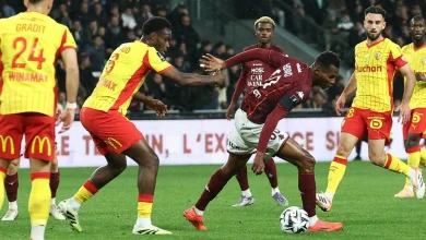 La rencontre entre Metz et Lens interrompue à trois reprises pour des incidents en tribune et des chants insultants