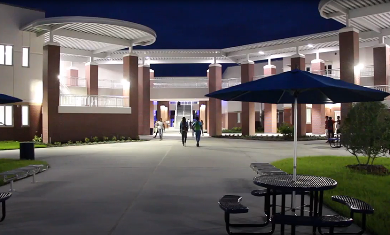 Largo High School Lockdown in Florida: False Alarm Prompts Heavy Police Response, No Injuries Reported