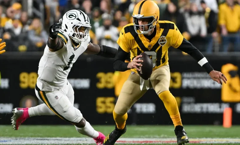 Micah Parsons says Aaron Rodgers told him during the Packers-Steelers game to buy his house in Green Bay