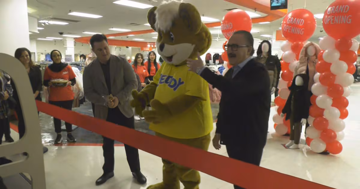New Zellers officially opens at Edmonton’s Londonderry Mall