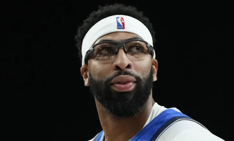 Odd injury slowing down Mavericks star Anthony Davis early in the year