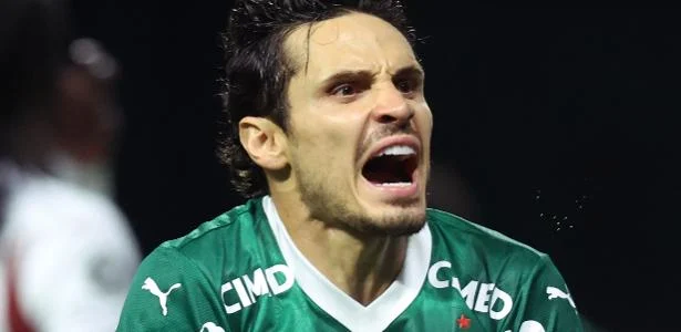 Palmeiras tem noite mágica, goleia LDU e pega Fla na final da Libertadores