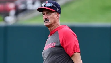 Pitching coach Maddux leaves Rangers for Angels