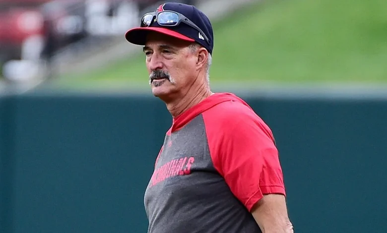 Pitching coach Maddux leaves Rangers for Angels