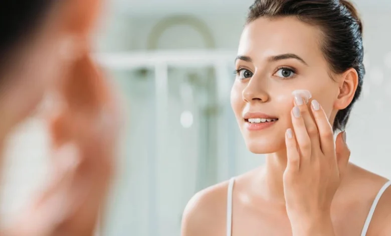 Rotina feminina leve para cuidar da pele e do bem-estar em poucos minutos