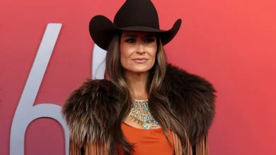 Singer Annie Bosko’s Sister Removed By Security After Jumping On Stage During Riley Green’s Performance