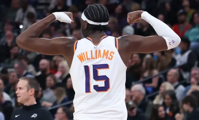 Suns vs Grizzlies updates. Devin Booker cold but Phoenix leads at half