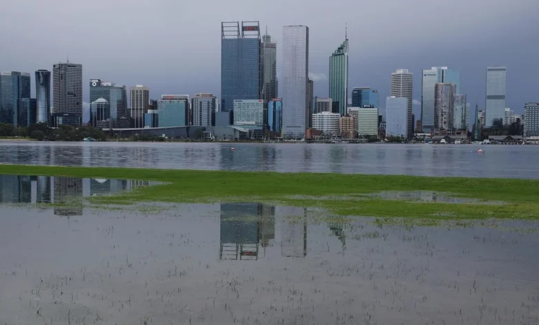 Thunderstorms to hit WA as rain, strong winds hit metro area