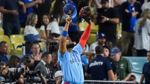 Toronto Blue Jays fly out of the gate to take early 2-0 lead over Los Angeles Dodgers in Game 5