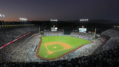 Toronto fans at Dodger Stadium went completely wild after huge Blue Jays win