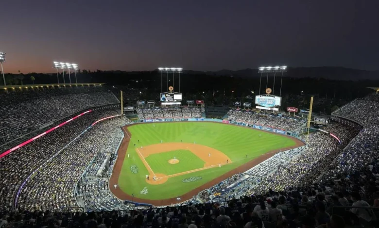 Toronto fans at Dodger Stadium went completely wild after huge Blue Jays win