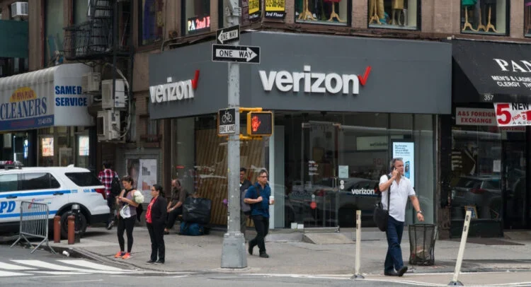 VZ Earnings: With AT&T and T-Mobile Numbers in, Here’s What to Expect from Verizon’s Q3