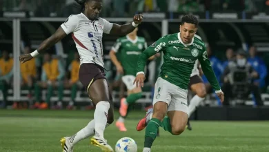 Vitor Roque exalta torcida e celebra classificação: 'Mágica'