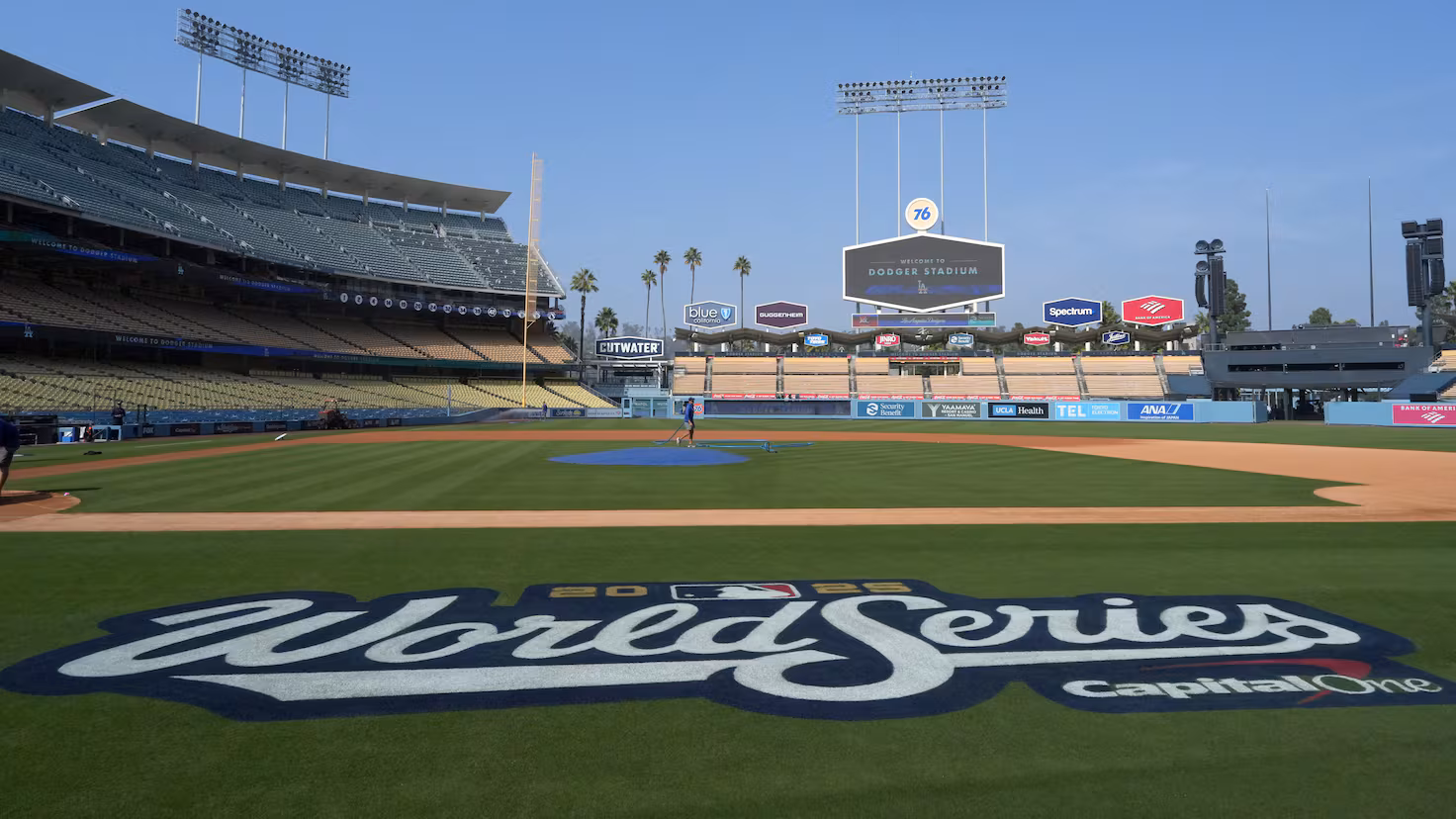 Who is throwing the ceremonial first pitch for game 4 of the MLB World Series?