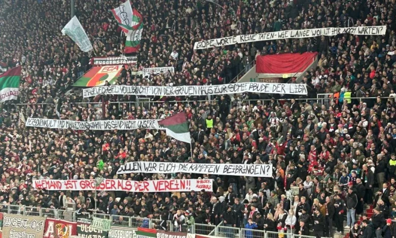 "Wie lange wollt ihr noch warten?" Brisante Banner! Begehren die Fans gegen Wagner auf?
