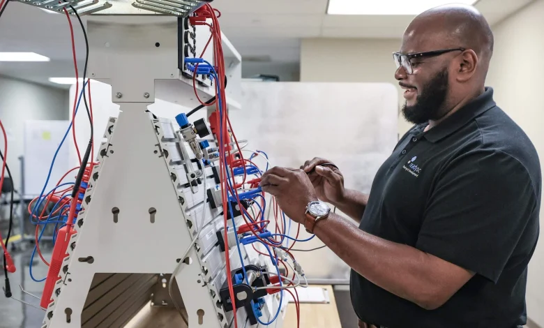 14,000 people want to work at Scout Motors. How will they hire?