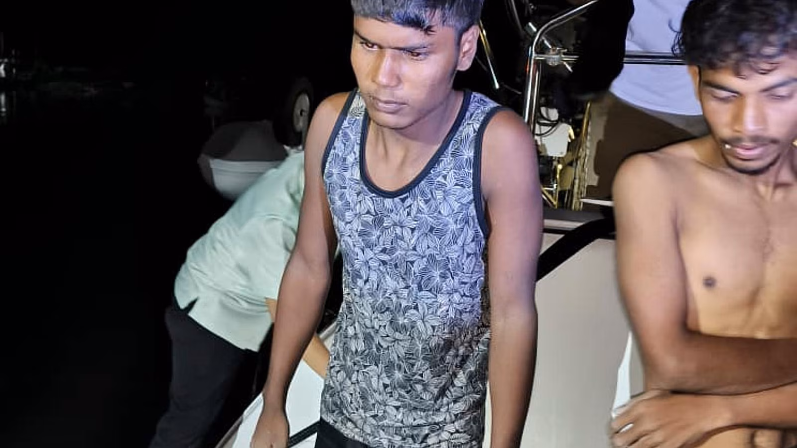 A boat from Myanmar with hundreds of migrants capsizes off Malaysia, 1 body found and 10 rescued