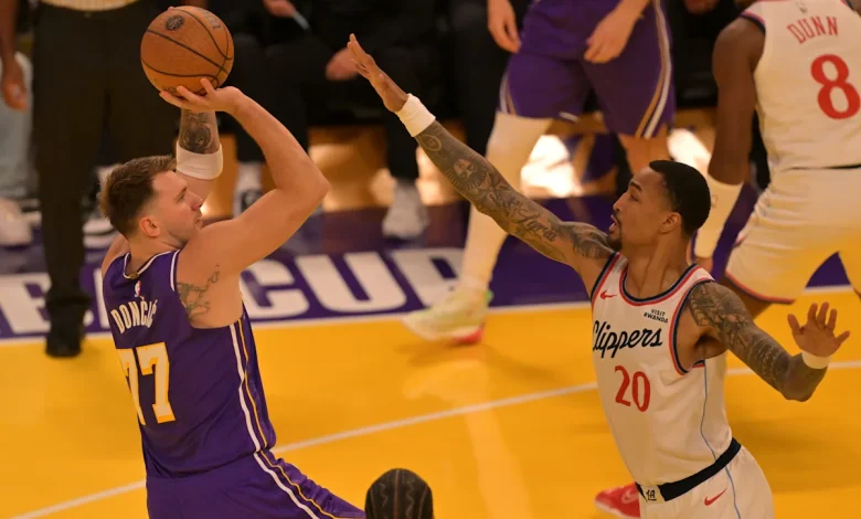 How many points has Luka Doncic scored tonight? Clippers-Lakers stats