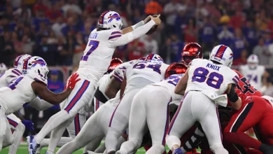 3 Bills' offensive stars leave field with injuries early vs. Texans