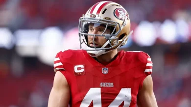 49ers offensive captain exits early vs. Browns after suffering injury