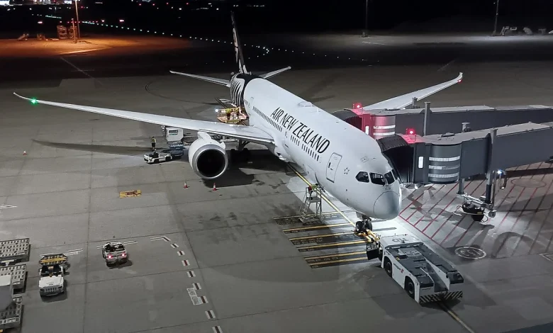 A Boeing 787-9 returned to Auckland after nearly 8 hours in the air and two landing attempts