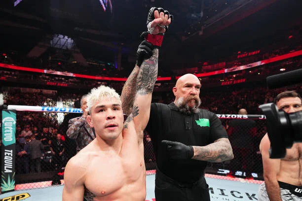 A Closer Look At Ricky Simón Vs. Raoni Barcelos